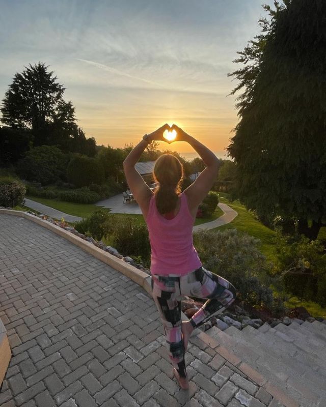 Fancy unwinding even more on your getaway? We’ve got the perfect person @yogawithbeccax ✨

Becca is a fully qualified yoga instructor offering private yoga sessions to guests upon request 🧘‍♀️ 

#yoga #unwind #getaway #maidenseahouse #luxuryholidays #sleep16